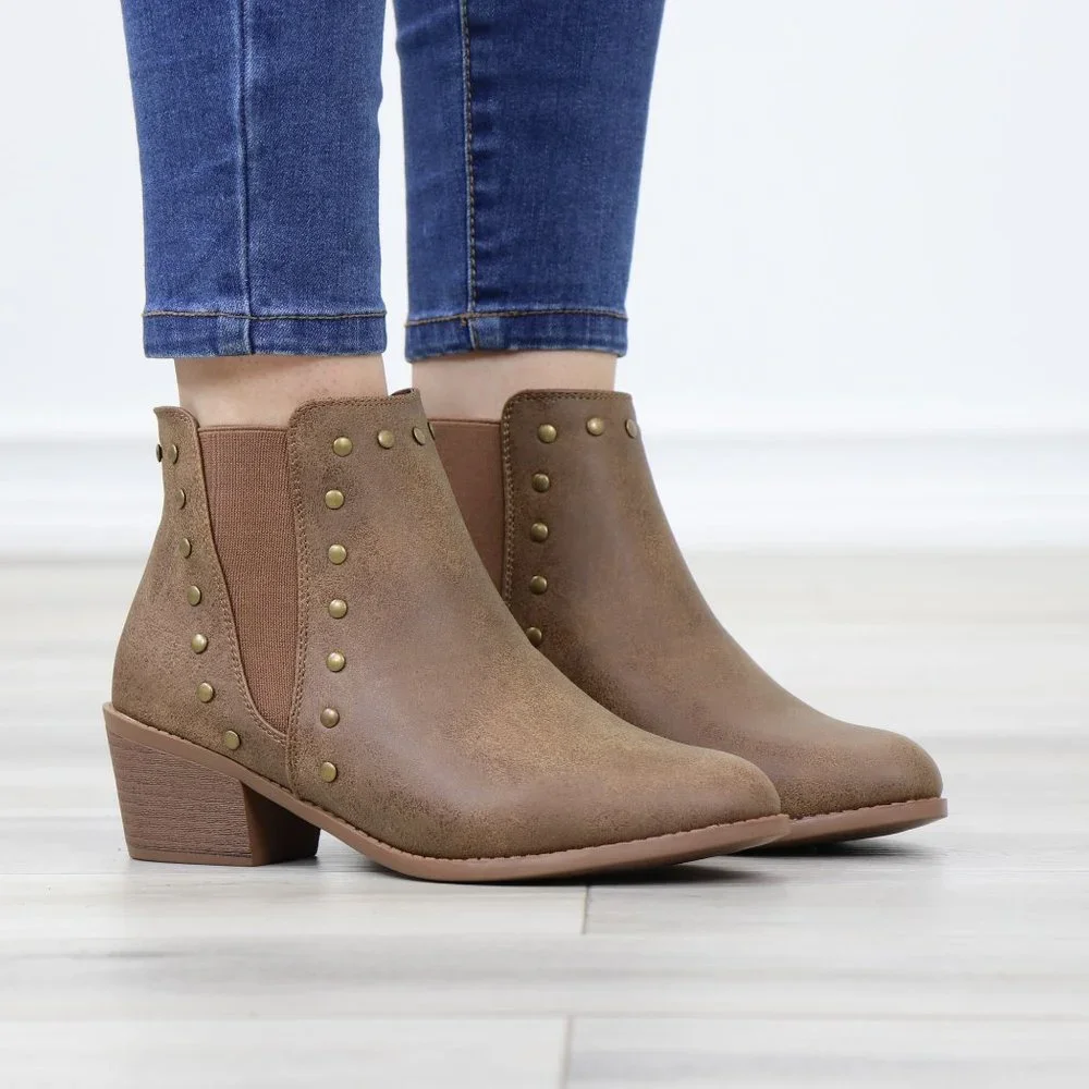 Chelsea Pointed Toe Low Heel Ankle Boots Metal Studs Tan Synthetic Leather - Picture 2 of 12